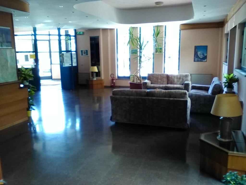 Hotel Cristallo Assergi Luaran gambar