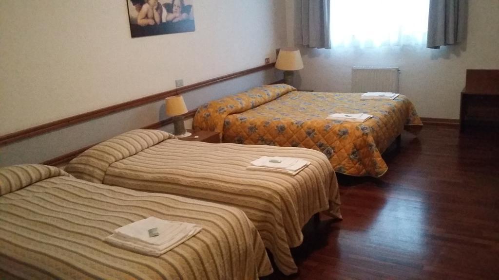 Hotel Cristallo Assergi Luaran gambar
