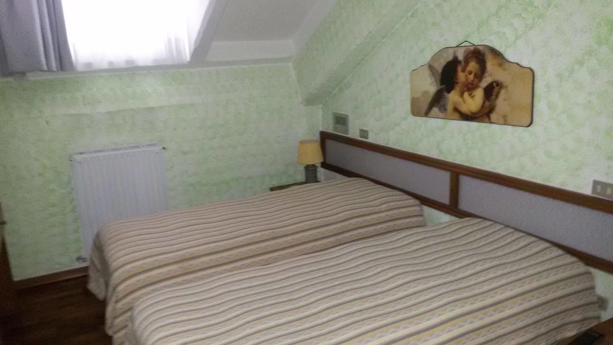 Hotel Cristallo Assergi Luaran gambar